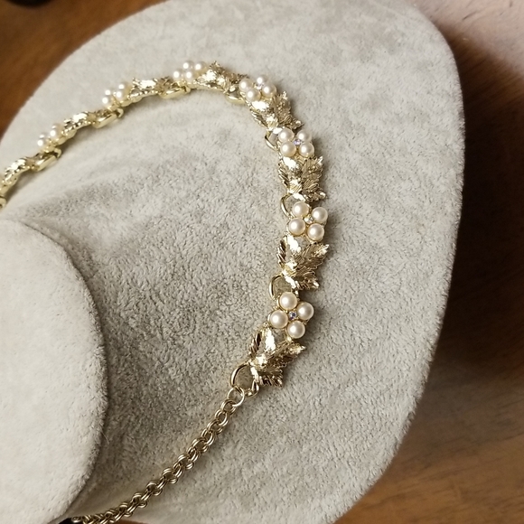 Judy Lee golden necklace with pearly accents - Picture 6 of 8